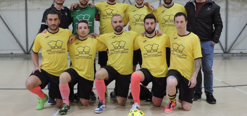 Un tempo per uno tra i Foxes e i Brutti Ma Buoni. I gialloneri non sprecano e passano il turno Un tempo per uno tra i Foxes e i Brutti Ma Buoni. I gialloneri non sprecano e passano il turno